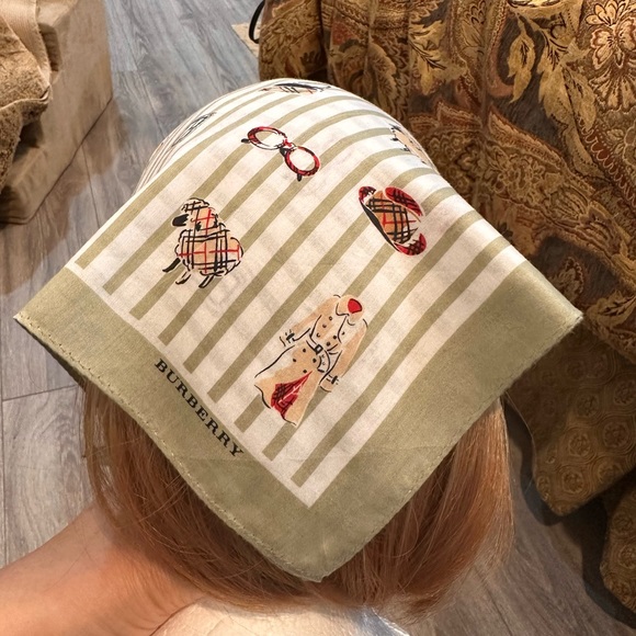 FREE Burberry scarf with a $400bundle. used1x then dry cleaned. 9/10. - Picture 1 of 10